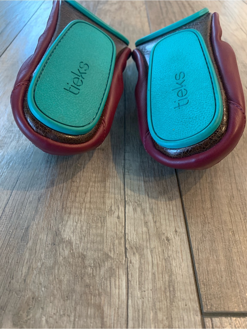 Tieks Sz 8 Foldable Burgundy Leather Slip-On Ballet Flats with Teal Heel Tab - Picture 14 of 16